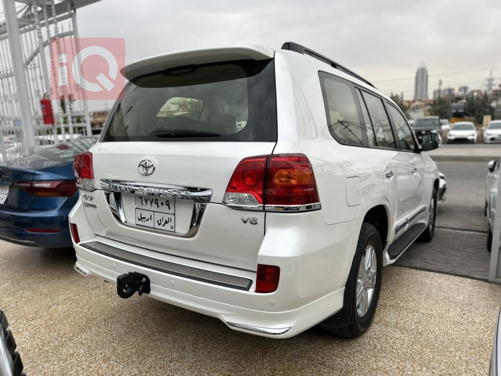 تۆیۆتا لاند کروزەر